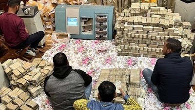 ₹42 crores bundled in 23 boxes found at Bengaluru contractor's house ₹42 crores bundled in 23 boxes found at Bengaluru contractor's house