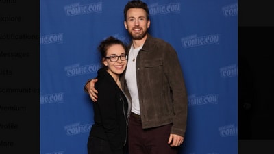 On Friday, October 13, 2023 the ‘Captain America’ star was seen posing with fans for photo ops, and autographing sessions. On Friday, October 13, 2023 the ‘Captain America’ star was seen posing with fans for photo ops, and autographing sessions.