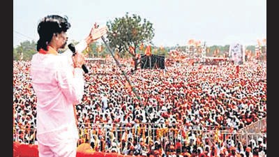 While announcing that the future course of action would be declared on October 22, Jarange-Patil dramatically declared that the Marathas would either take out a victory march or his funeral procession. “We cannot tolerate any more delay,” he said. (HT PHOTO) While announcing that the future course of action would be declared on October 22, Jarange-Patil dramatically declared that the Marathas would either take out a victory march or his funeral procession. “We cannot tolerate any more delay,” he said. (HT PHOTO)