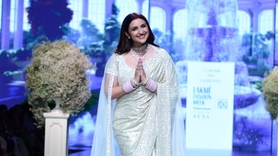 According to the designer's note, Vani Vats' collection 'Piroi' is dedicated to honouring the contemporary bride and her unwavering commitment to the institution of marriage. 