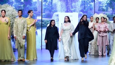 Just like her ramp look, Parineeti has been spotted with sindoor and choora every time she was seen out in public post her wedding with Raghav Chadha. The royal wedding only had their near and dear ones in attendance along with sportspersons like Sania Mirza, Harbhajan Singh and Delhi CM Arvind Kejriwal in attendance.&nbsp; 