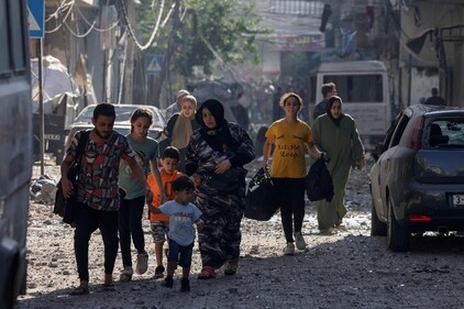 Palestinians evacuate a neighbourhood in Gaza City. (AFP) Palestinians evacuate a neighbourhood in Gaza City. (AFP)
