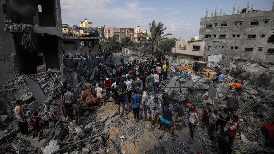Retaliatory strikes on Gaza have left more than 1,000 Palestinians dead and Hamas, which is designated a terrorist group by the US and EU, is holding an unknown number of Israelis hostage.� Photographer: Ahmad Salem/Bloomberg (Khan Younis)