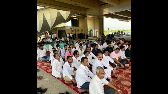 Villagers gathered for the hunger strike on Friday (Bacchan Kumar/ HT Photo)