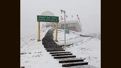 A snow-covered Shikari Mata Temple in Mandi on Sunday. (HT Photo) A snow-covered Shikari Mata Temple in Mandi on Sunday. (HT Photo)