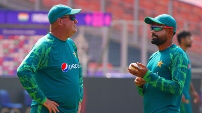 Pakistan's Director of Cricket Mickey Arthur, interacts with skipper Babar Azam during a practice session ahead of their match against India (Siddharaj Solanki) Pakistan's Director of Cricket Mickey Arthur, interacts with skipper Babar Azam during a practice session ahead of their match against India (Siddharaj Solanki)