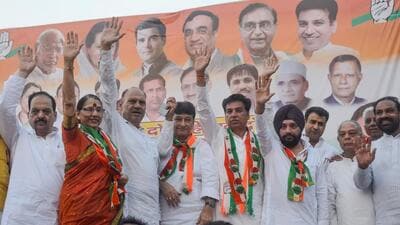 Delhi Congress president Arvinder Singh Lovely and others during the rally in New Delhi on Sunday. (PTI)
