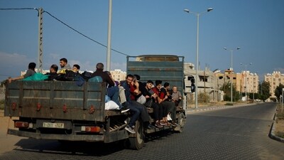 Palestinians flee their houses amid Israeli strikes after Israel's call for more than 1 million civilians in northern Gaza (REUTERS)