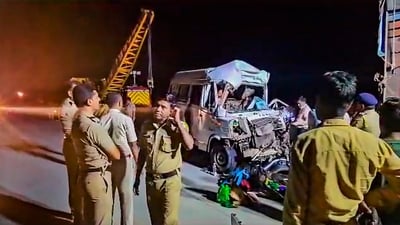 Maharashtra Chief Minister Eknath Shinde expressed grief over the incident and announced a compensation of <span class='webrupee'>₹</span>5 lakh each to the families of the deceased. He also ordered an inquiry into the accident. (PTI) Maharashtra Chief Minister Eknath Shinde expressed grief over the incident and announced a compensation of <span class='webrupee'>₹</span>5 lakh each to the families of the deceased. He also ordered an inquiry into the accident. (PTI)