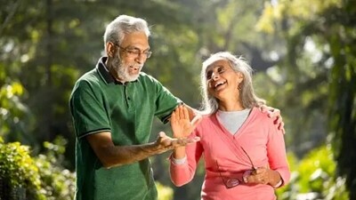 We should allow the partner to fully express themselves without interruption. We should also acknowledge their efforts by thanking them. (Unsplash)