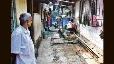 A view of Kasarwadi chawl located at Dadar. (Bhushan Koyande/HT Photo) A view of Kasarwadi chawl located at Dadar. (Bhushan Koyande/HT Photo)