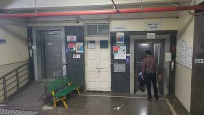 Earlier this week the lone lift faced a breakdown on Wednesday evening around 5.30 p.m. which led to a delay in food distribution to indoor patients (HT PHOTO) Earlier this week the lone lift faced a breakdown on Wednesday evening around 5.30 p.m. which led to a delay in food distribution to indoor patients (HT PHOTO)