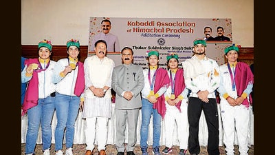Himachal chief minister Sukhvinder Singh Sukhu with kabaddi players in Shimla on Monday. (HT Photo)