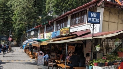 Char Dukan area is the most popular hangout spot in Landour. (HT/Avinash Singh Sudan) Char Dukan area is the most popular hangout spot in Landour. (HT/Avinash Singh Sudan)
