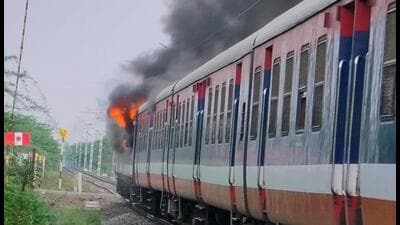 Massive fire broke out in the five coaches of the Ashti to Ahmednagar DEMU between Narayandoh and Ahmednagar section at around 3.24 pm, officials said, adding, no passenger was injured. (HT) Massive fire broke out in the five coaches of the Ashti to Ahmednagar DEMU between Narayandoh and Ahmednagar section at around 3.24 pm, officials said, adding, no passenger was injured. (HT)