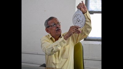 Professor Sudhir Vaishampayan showing the GPS system developed at Bhandarkar Institute in Pune. (KALPESH NUKTE/ HT PHOTO) Professor Sudhir Vaishampayan showing the GPS system developed at Bhandarkar Institute in Pune. (KALPESH NUKTE/ HT PHOTO)