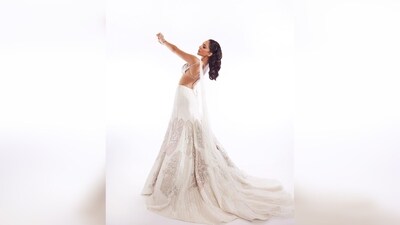 Sobhita Dhulipala showcased De Belle's 'Nazara' collection. "Nazara," derived from the Hindi word meaning "spectacle" or "sight". The Autumn/Winter 2023-24 collection featured a subdued palette of dusky earthy tones. (Instagram/@sobhitad) Sobhita Dhulipala showcased De Belle's 'Nazara' collection. "Nazara," derived from the Hindi word meaning "spectacle" or "sight". The Autumn/Winter 2023-24 collection featured a subdued palette of dusky earthy tones. (Instagram/@sobhitad)