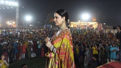 Kangana Ranaut, for the event, wore a multi-coloured lehenga. She interacted with the fans present at the event. The actor also repeated a line from Tejas amid cheers from the people. 