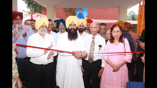 Minister Gurmeet Singh Khudian (centre) and others during the inauguration ceremony of GS Khush Institute and Museum at PAU in Ludhiana. (HT PHOTO)