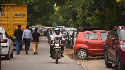 A road in Gurugram’s Sector 44 on Tuesday. (Parveen Kumar/HT Photo) A road in Gurugram’s Sector 44 on Tuesday. (Parveen Kumar/HT Photo)