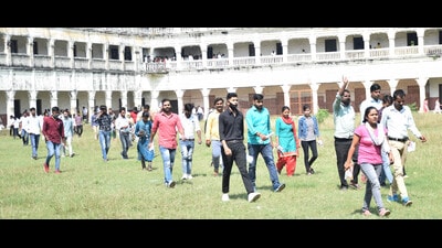 Aspirants outside an exam centre (Representative photo) Aspirants outside an exam centre (Representative photo)
