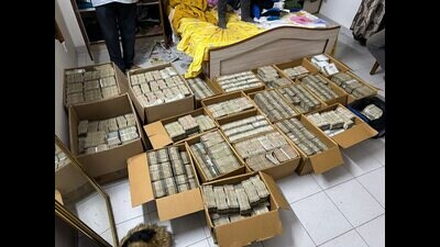 Cash recovered by the Income Tax (IT) officials during tax evasion searches against some Karnataka-based contractors and persons linked to them, on October 13. (PTI) Cash recovered by the Income Tax (IT) officials during tax evasion searches against some Karnataka-based contractors and persons linked to them, on October 13. (PTI)
