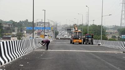 During the spot check at Sarai Kale Khan flyover on Tuesday afternoon, HT saw that trial runs were being conducted to assess the structure. (Sanjeev Verma/HT Photo) During the spot check at Sarai Kale Khan flyover on Tuesday afternoon, HT saw that trial runs were being conducted to assess the structure. (Sanjeev Verma/HT Photo)