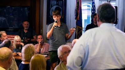 Student Quinn Mitchell, of Walpole, N.H. asks a question to Republican presidential candidate former New Jersey Gov. Chris Christie during a campaign event at V.F.W. Post 1631, Monday, July 24, 2023, in Concord, N.H. (AP Photo/Charles Krupa) (AP) Student Quinn Mitchell, of Walpole, N.H. asks a question to Republican presidential candidate former New Jersey Gov. Chris Christie during a campaign event at V.F.W. Post 1631, Monday, July 24, 2023, in Concord, N.H. (AP Photo/Charles Krupa) (AP)