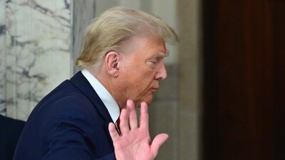 (FILES) Former US President Donald Trump waves after speaking to the media during the third day of his civil fraud trial in New York on October 4, 2023. (Photo by ANGELA WEISS / AFP) (AFP) (FILES) Former US President Donald Trump waves after speaking to the media during the third day of his civil fraud trial in New York on October 4, 2023. (Photo by ANGELA WEISS / AFP) (AFP)