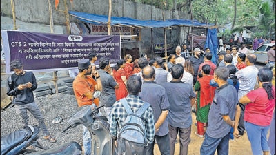Mumbai, India - Oct 17, 2023 : Residents of Adityavardhan CHS Ltd, Saki Vihar Chandivali, object to footpath encroachment outsideÊtheirÊbuilding, in Mumbai, India, Tuesday, Oct 17, 2023. (Photo by Vijay Bate/HT Photo) Mumbai, India - Oct 17, 2023 : Residents of Adityavardhan CHS Ltd, Saki Vihar Chandivali, object to footpath encroachment outsideÊtheirÊbuilding, in Mumbai, India, Tuesday, Oct 17, 2023. (Photo by Vijay Bate/HT Photo)