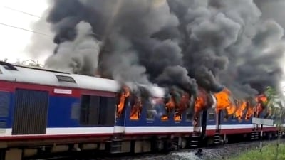 The affected coaches had only 5 to 10 passengers at the time of the blaze and all of them got down immediately and escaped unhurt, the Central Railway's Chief Public Relations Officer (CPRO) said. (PTI) The affected coaches had only 5 to 10 passengers at the time of the blaze and all of them got down immediately and escaped unhurt, the Central Railway's Chief Public Relations Officer (CPRO) said. (PTI)