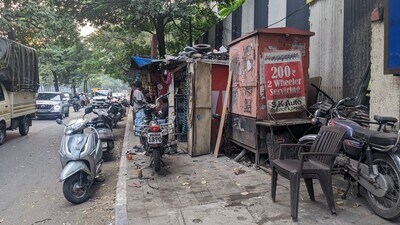 Upon identifying the problems associated with various roads and footpaths, the team will submit its report to the road department chief every week based on which action will be taken, civic officials said on Tuesday. (SHANKAR NARAYAN/ HT PHOTO) Upon identifying the problems associated with various roads and footpaths, the team will submit its report to the road department chief every week based on which action will be taken, civic officials said on Tuesday. (SHANKAR NARAYAN/ HT PHOTO)