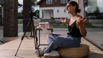 Amazon Sale presents an opportunity to grab a tripod at slashed down price. (Pexels)