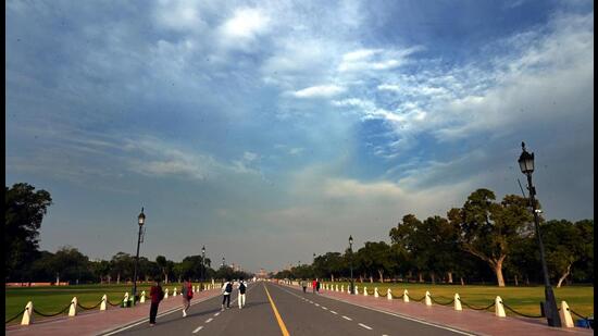 Blue sky over Kartavya Path in New Delhi on Tuesday. (Arvind Yadav/HT PHOTO)