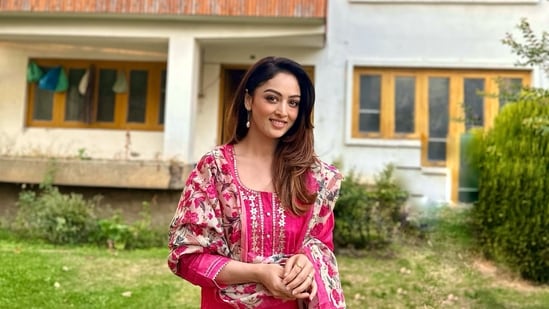 Sandeepa Dhar visits Kashmir home after 30 years