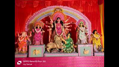 Chhau Dance is a semi-classical Indian dance form enriched with martial and folk traditions. (HT Photo) Chhau Dance is a semi-classical Indian dance form enriched with martial and folk traditions. (HT Photo)