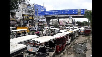 E-rickshaw and auto drivers often choose to congregate at intersections. (Deepak Gupta) E-rickshaw and auto drivers often choose to congregate at intersections. (Deepak Gupta)