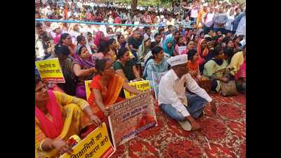 Para teachers show strength in Lucknow, reiterate regularisation demand (HT photo)