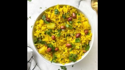 The image shows a bowl of poha. (X/@ayushii5k) The image shows a bowl of poha. (X/@ayushii5k)