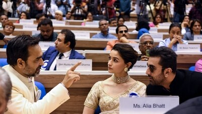 Pankaj Tripathi is seen in the middle of a conversation with Alia Bhatt and Ranbir Kapoor during the National Film Awards. Pankaj won the Best Supporting Actor award for his performance in Mimi. (Shrikant Singh) Pankaj Tripathi is seen in the middle of a conversation with Alia Bhatt and Ranbir Kapoor during the National Film Awards. Pankaj won the Best Supporting Actor award for his performance in Mimi. (Shrikant Singh)
