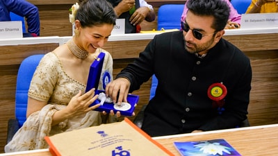 Ranbir Kapoor checks out Alia Bhatt's National Film Award. She won her first National Award for her portrayal of a revolutionary brothel owner in Gangubai Kathiawadi. (PTI) Ranbir Kapoor checks out Alia Bhatt's National Film Award. She won her first National Award for her portrayal of a revolutionary brothel owner in Gangubai Kathiawadi. (PTI)