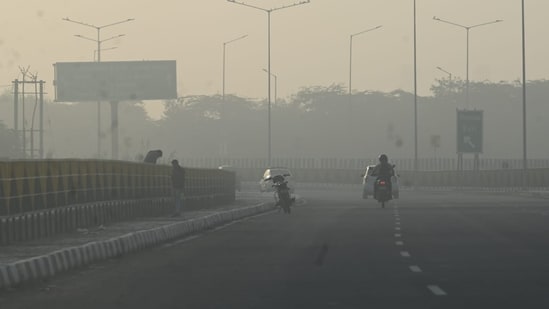 On Wednesday, the overall AQI was recorded at 130, according to the System of Air Quality and Weather Forecasting and Research.&nbsp;(HT Photo/Vipin Kumar)