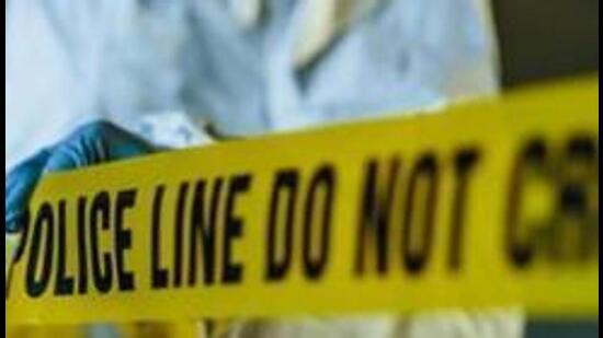 When the woman refused to elope with the man, the duo engaged in a verbal fight at the end of which the accused picked up a sharp weapon and stabbed the woman in her neck multiple times. (HT Archives)
