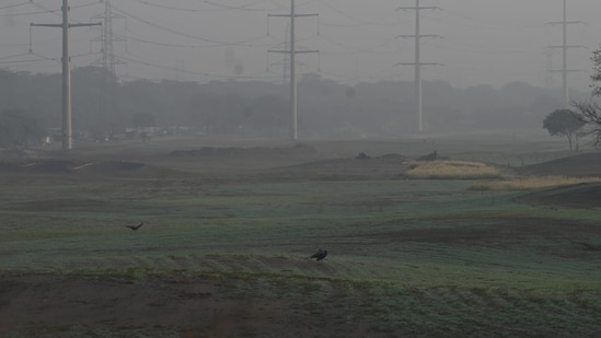 Earlier, on Tuesday, the Delhi Pollution Control Committee (DPCC) Board held a meeting at the Secretariat. However, Anil Gupta, an expert member of the panel, mentioned that the meeting did not address concerns regarding a potential deterioration in air quality or pollution.(HT Photo/Vipin Kumar)
