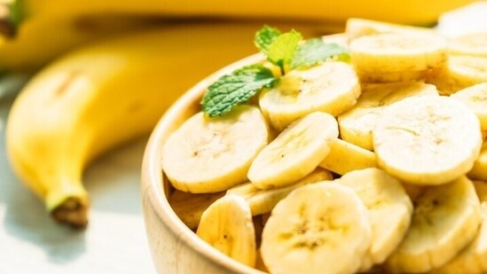 An epitome of motherly love, Maa Skandamata blesses her devotees with wisdom, prosperity and power. A prasad of bananas is offered to Maa Skandamata on the fifth day of Navratri. (Freepik)