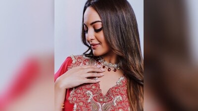 With the help of hairstylist Madhuri Nakhale, Sonakshi styled her lush locks into soft curls and left them open at the centre, cascading beautifully down her shoulders. (Instagram/@aslisona) With the help of hairstylist Madhuri Nakhale, Sonakshi styled her lush locks into soft curls and left them open at the centre, cascading beautifully down her shoulders. (Instagram/@aslisona)