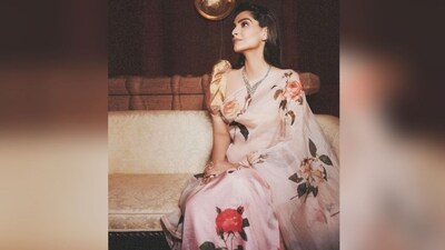 To complete her stunning saree look, Sonam pinned a section of her hair in the front and left her lush locks open, cascading beautifully down her shoulders to finish off her stylish look. (Instagram/@sonamkapoor) To complete her stunning saree look, Sonam pinned a section of her hair in the front and left her lush locks open, cascading beautifully down her shoulders to finish off her stylish look. (Instagram/@sonamkapoor)