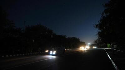 A dark patch on Nelson Mandela Marg on Wednesday. (Sanchit Khanna/HT Photo) A dark patch on Nelson Mandela Marg on Wednesday. (Sanchit Khanna/HT Photo)