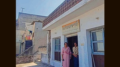 An anganwadi centre running in a gurdwara in Ghumar Mandi area in Ludhiana. (ht photo) An anganwadi centre running in a gurdwara in Ghumar Mandi area in Ludhiana. (ht photo)