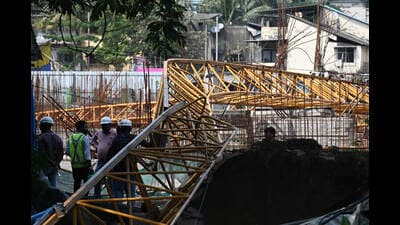 Crane collapses at a construction work site at The Trellis Mathil`s Group Koperkhairne in Navi Mumbai. (Bachchan Kumar/ HT PHOTO)